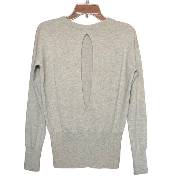 Vince. Cashmere Split Back Crewneck‎ Sweater in Oatmeal - Picture 3 of 6